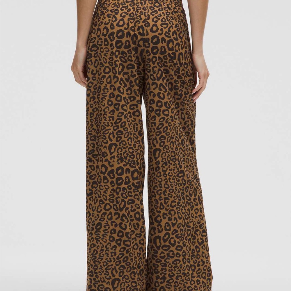 Lululemon Swift Wide-Leg Mid-Rise Pant Leopardo Mini Desert Khaki Multi Size 8